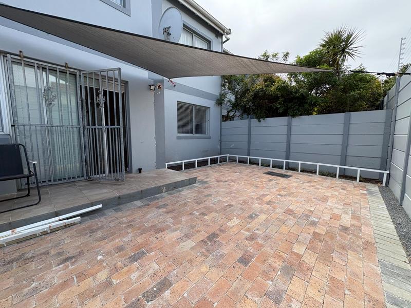 To Let 2 Bedroom Property for Rent in Lansdowne Western Cape